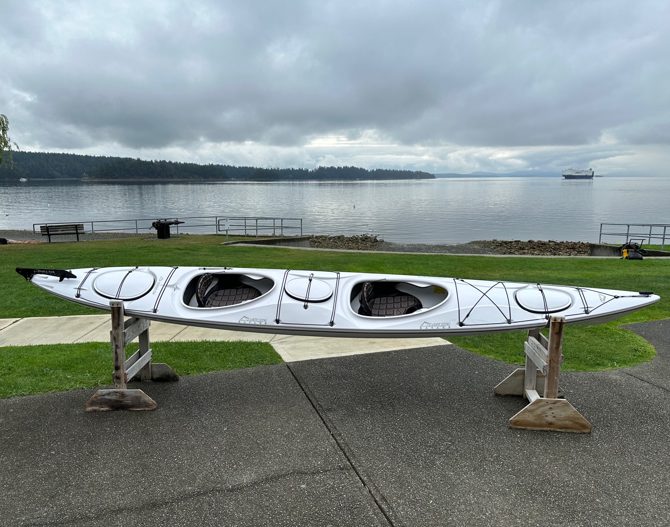 White 17.5 Delta Traverse 17.5 White